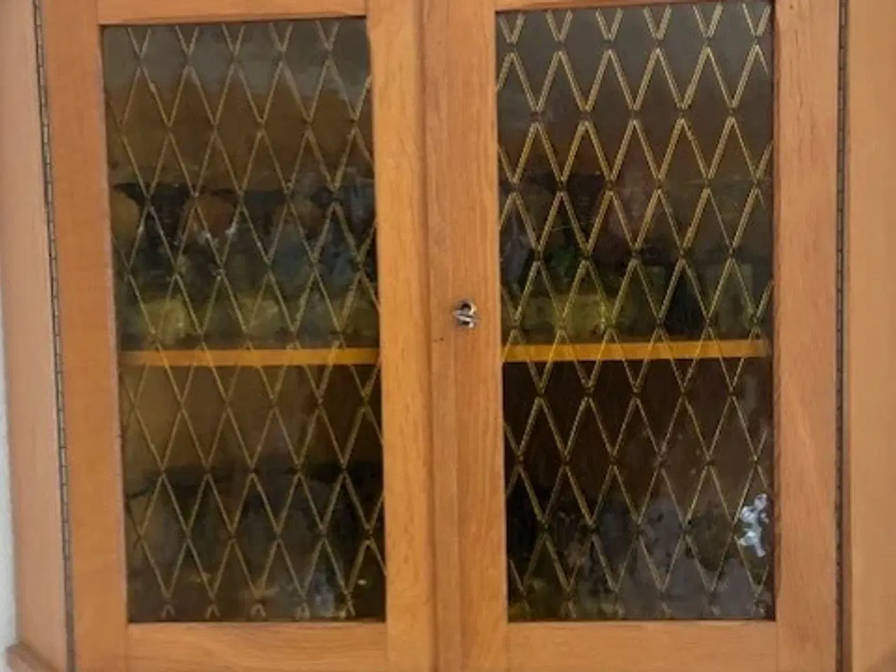 Billede 3 - Hjørneskab med glaslåger