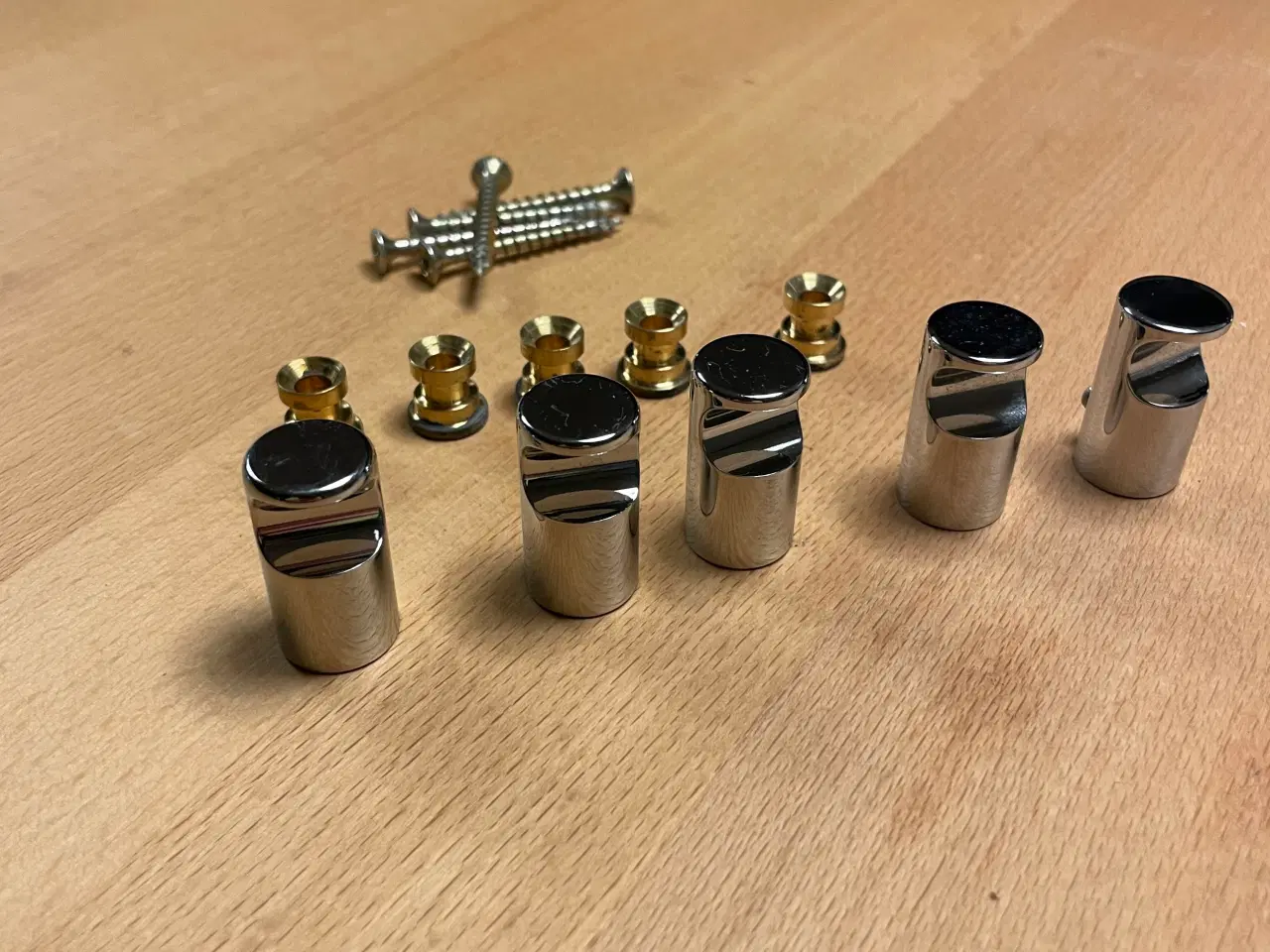 Billede 2 - Vola T17-16 knager i krom, 5 stk