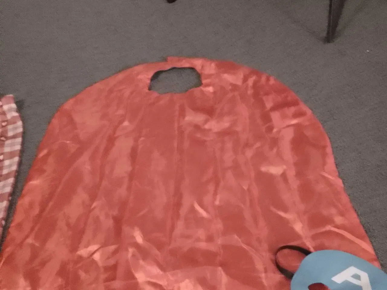 Billede 2 - superhero super helt Kappe vendbar  Længde 52 cm