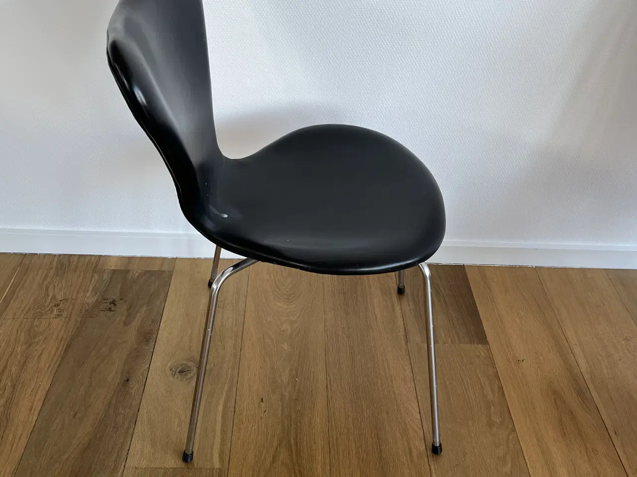 Billede 3 - 7’er stol i sort læder 