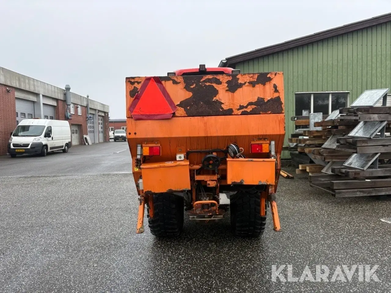 Billede 4 - Traktor Kubota M7040 med sneplov og Saltspreder