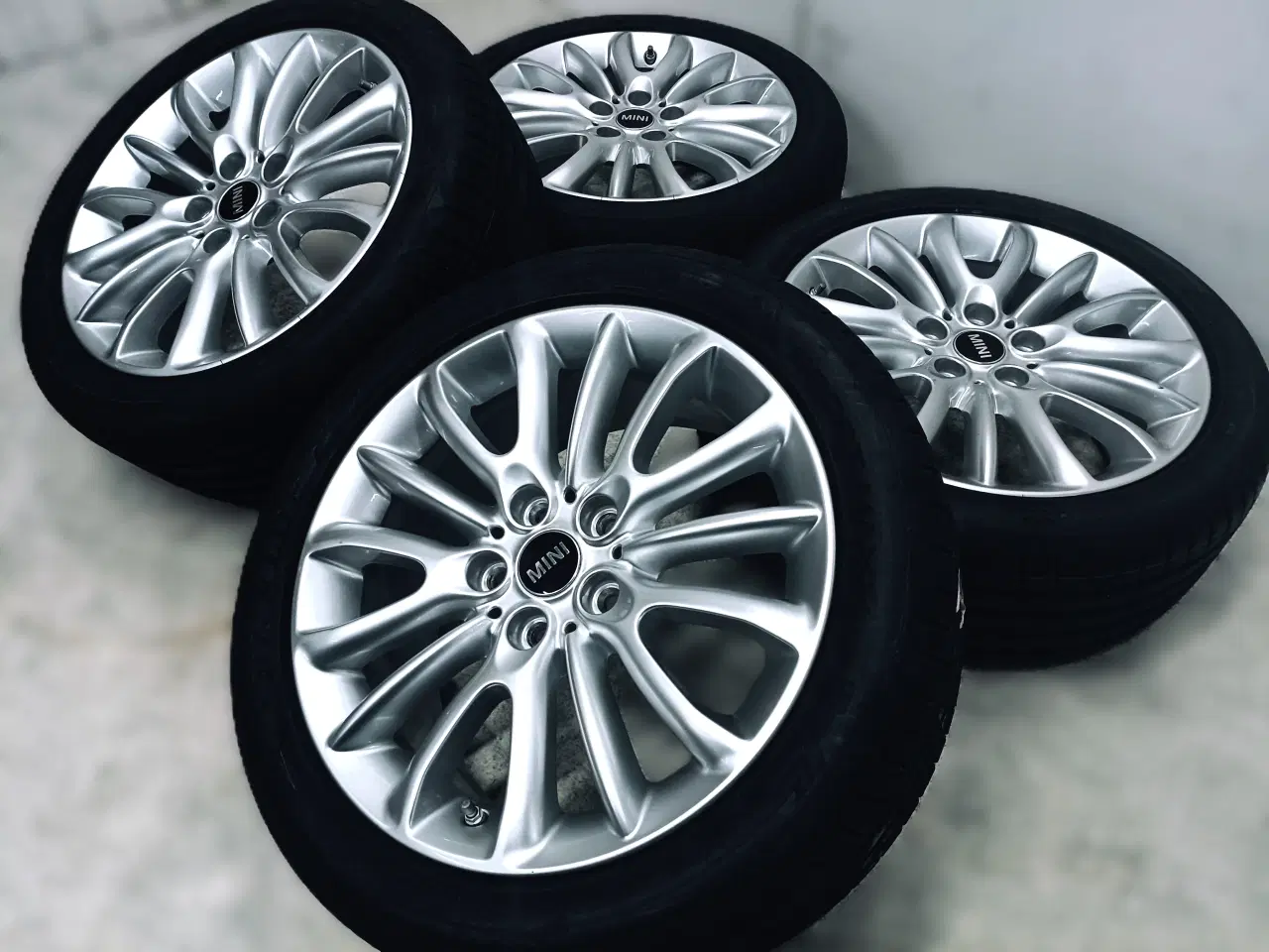 Billede 2 - 5x112 17" ET54 nav 66,6ø MINI sommersæt inkl.TPMS 