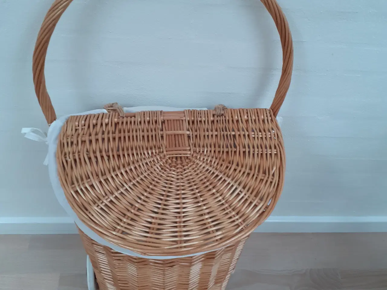 Billede 1 - Vasketøjskurv