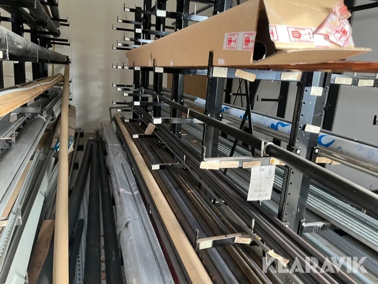 Billede 10 - Grenreol en række