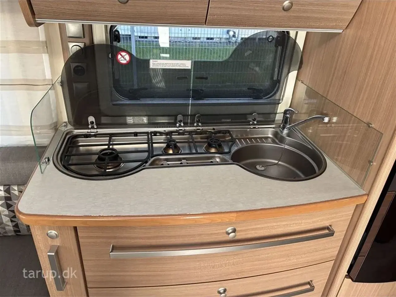 Billede 16 - 2014 - Fendt Bianco 465 SFB Fortelt: Isabella Sun Shine Plus m/ fronter, mover, cykelholder, rundsiddegruppe, tv-antenne, stort 135 l. køleskab, 3 gasblus,