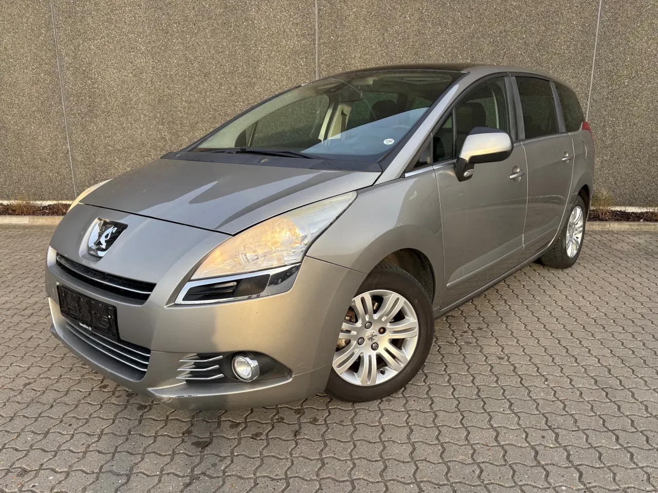 Billede 3 - Pæn og velkørende 7 Personers bil - Nysynet i 2026