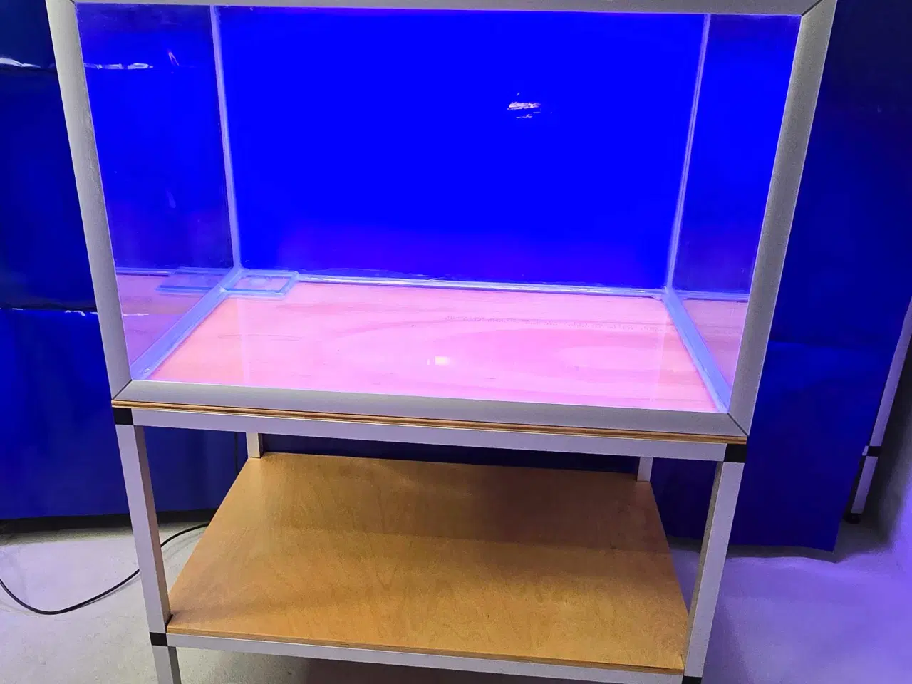 Billede 1 - Akvarie 200 liter med bord.