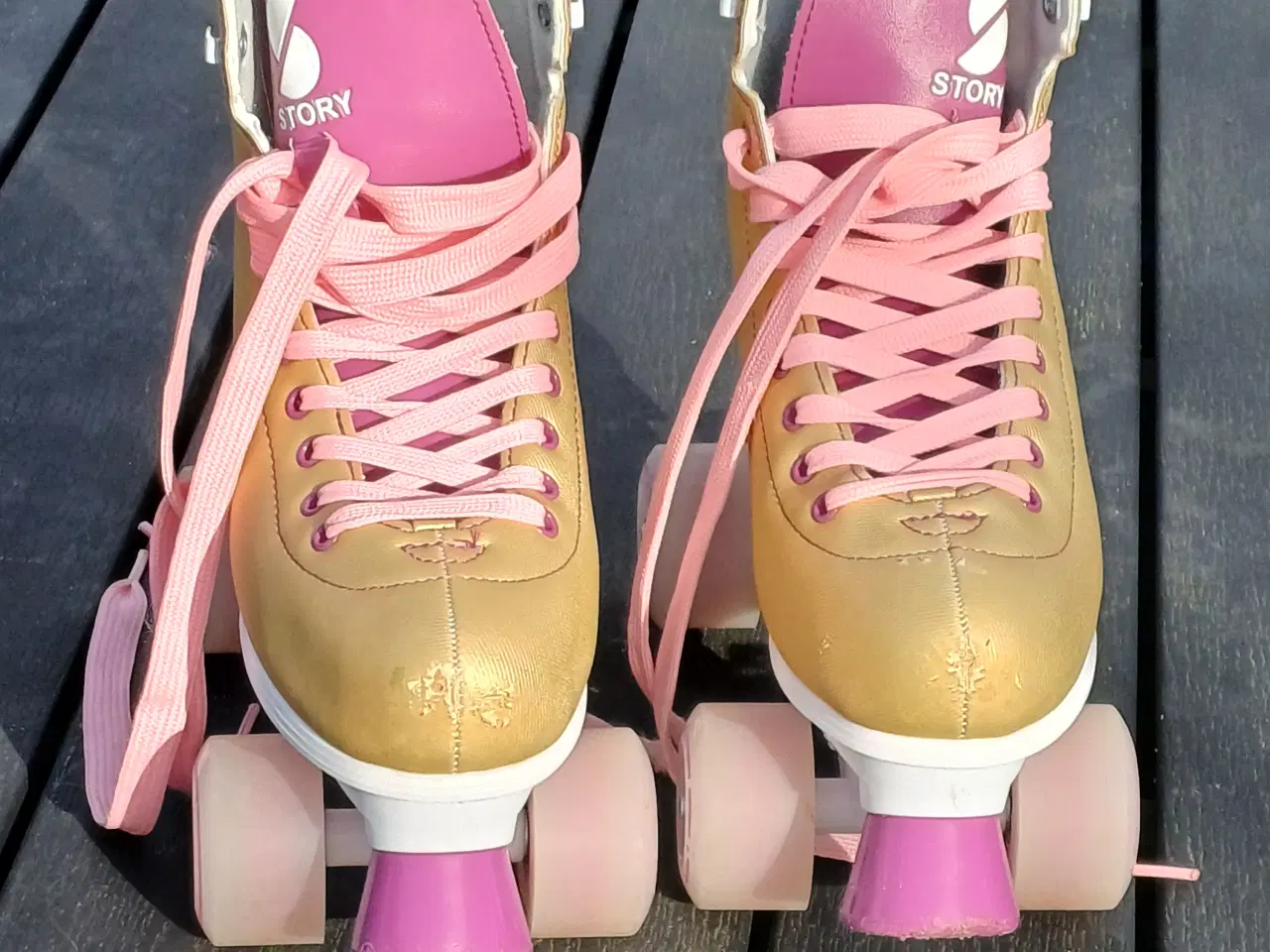 Billede 1 - Rulle skøjter i guld