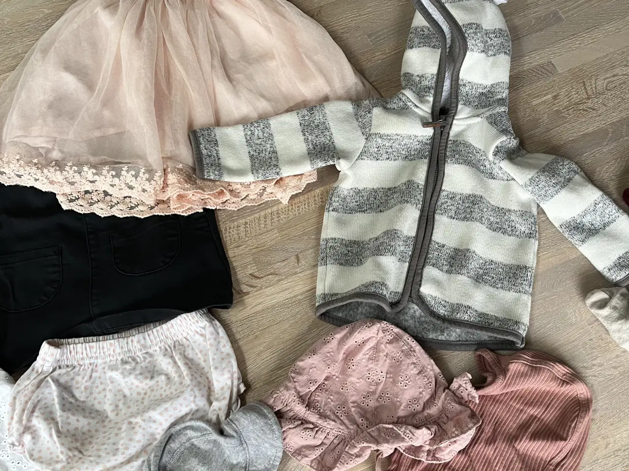 Billede 5 - Baby tøj størrelse 68