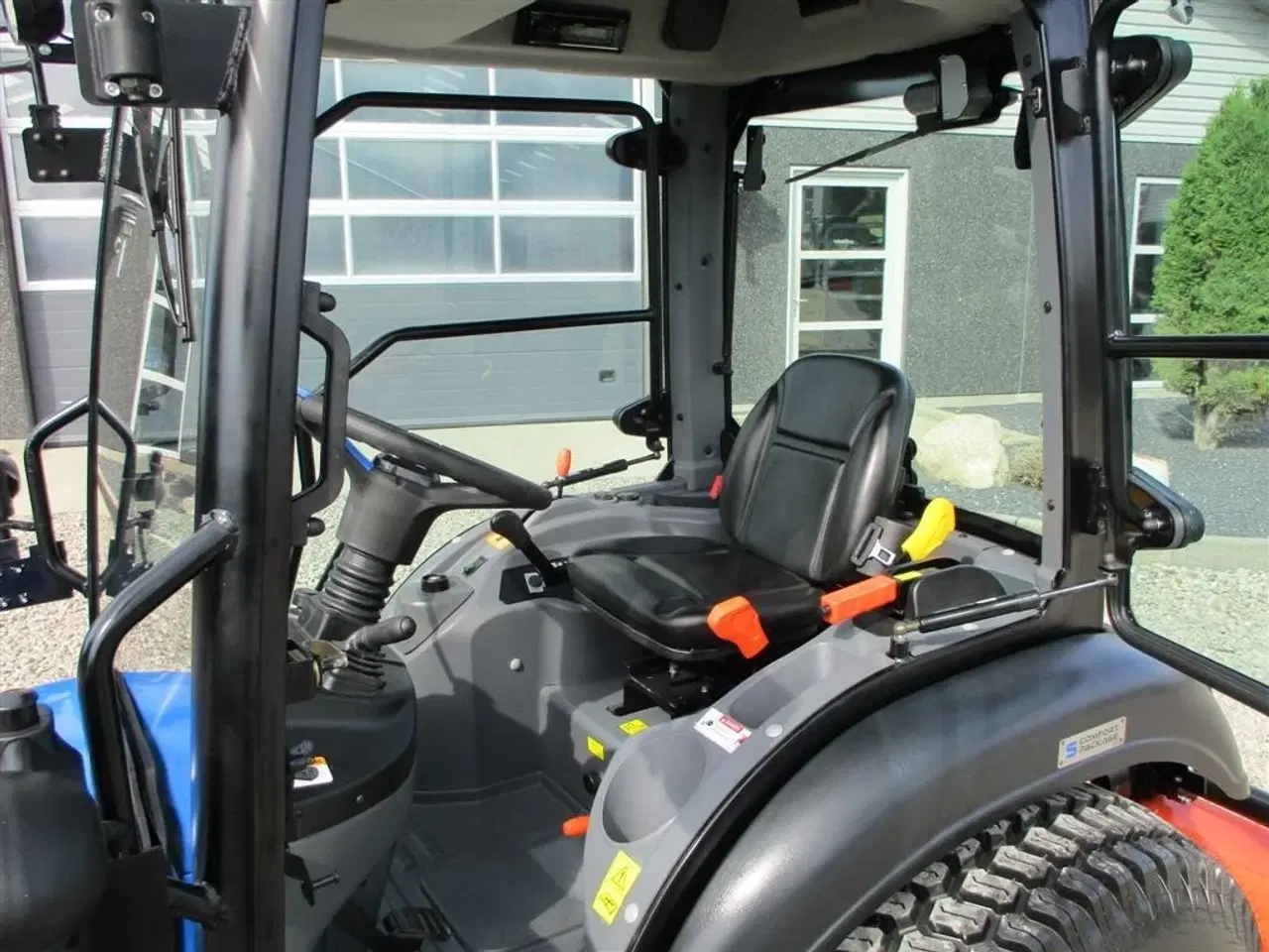 Billede 16 - Solis 26 HST Med kabine, Turf dæk og frontlift samt frontPTO