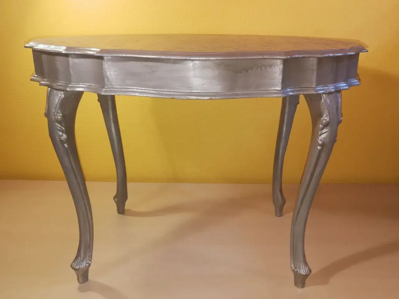 Billede 2 - Pænt sølvfarvet bord