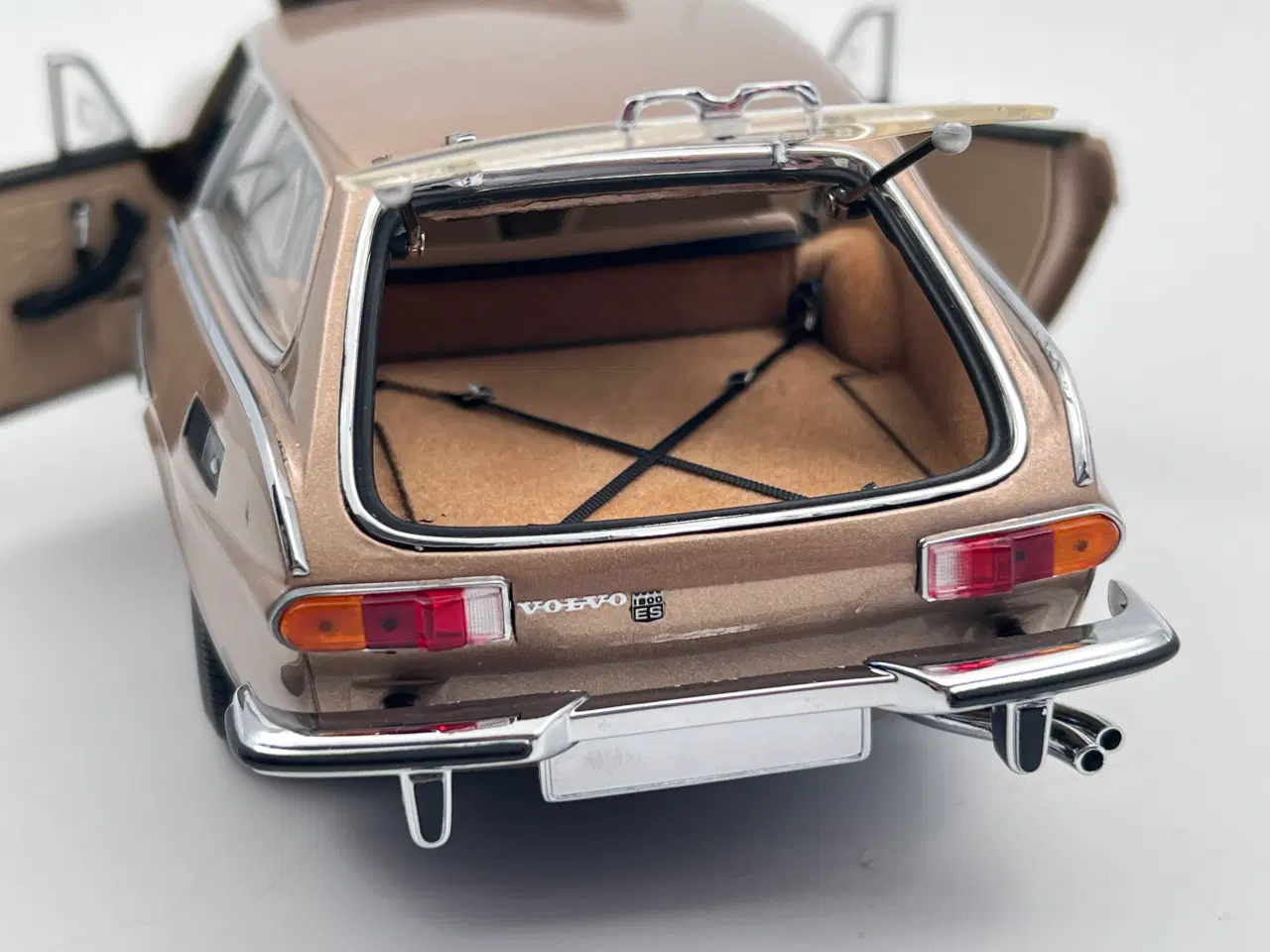 Billede 7 - 1971 Volvo P1800 ES - MINICHAMPS - 1:18