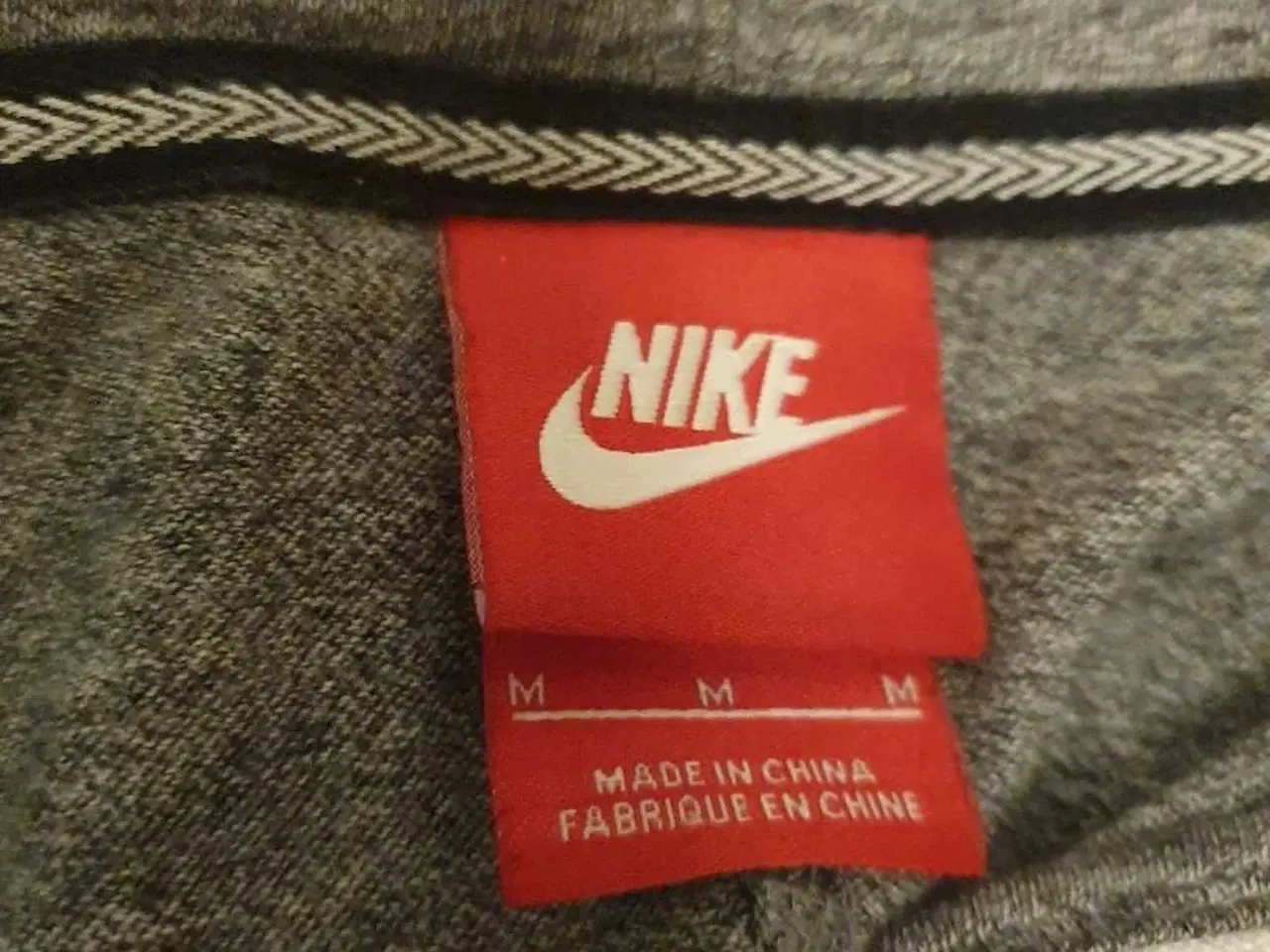 Billede 4 - Nike hættetrøje - Medium