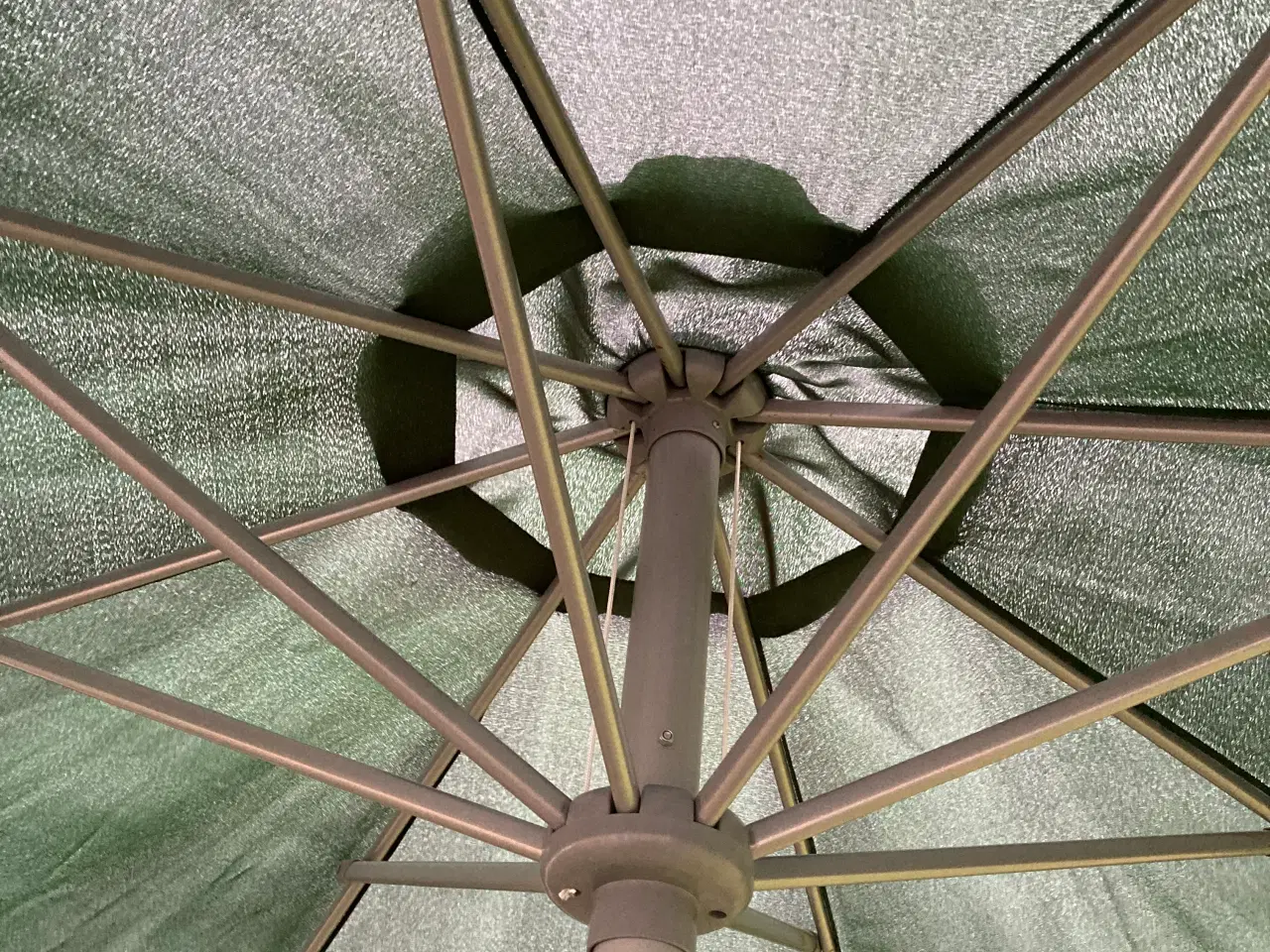 Billede 3 - Parasol + parasolfod (senest søndag d. 19.04.26)