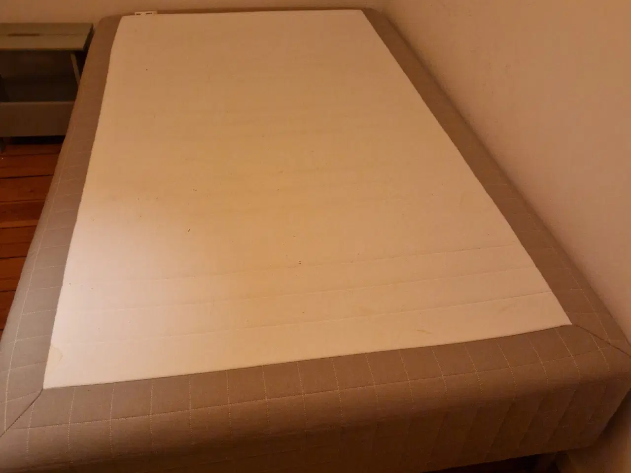 Billede 1 - Gratis boxmadras 120 cm med stålben