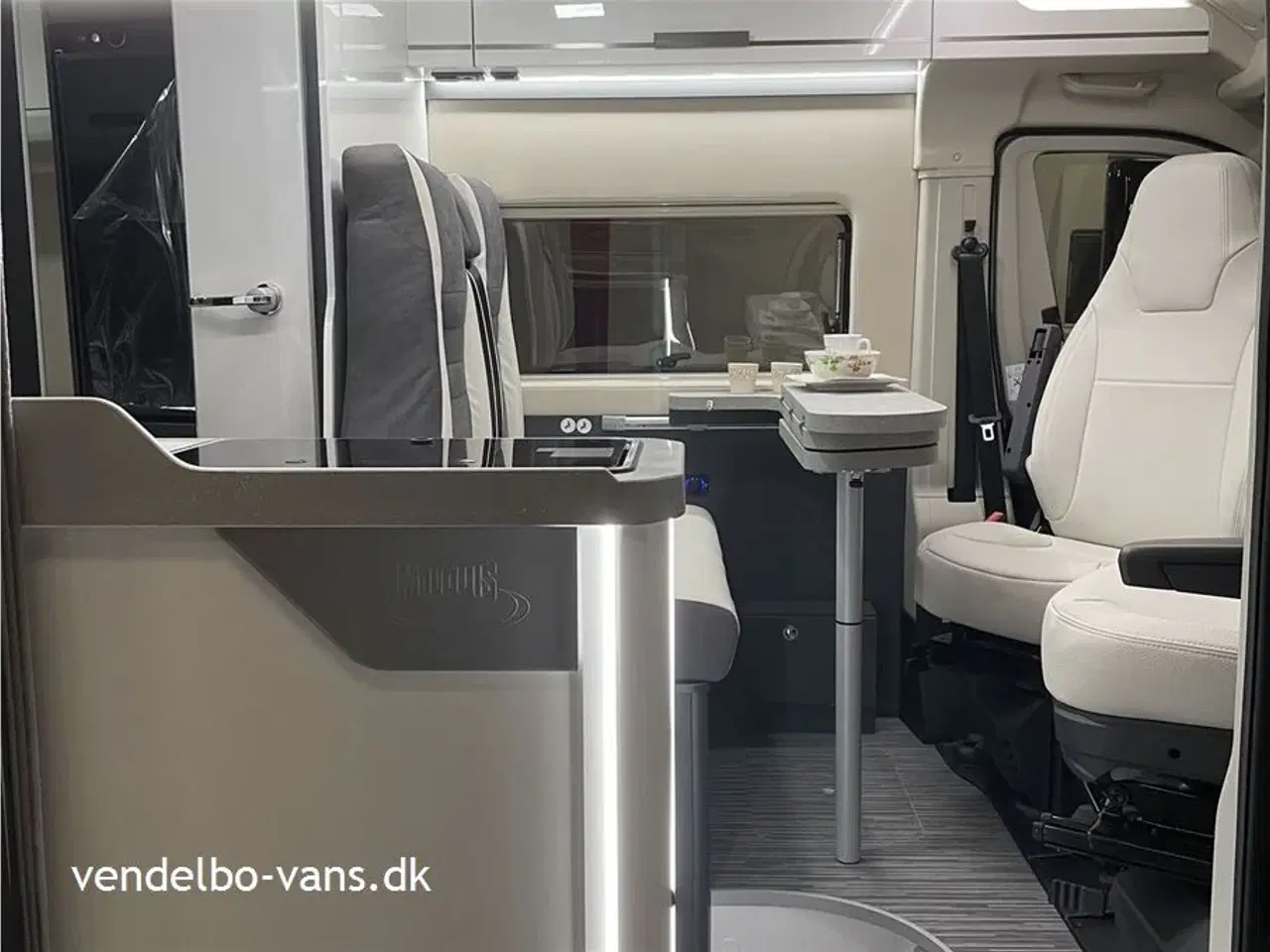 Billede 14 - 2022 - McLouis Menfys Van 04 Prestige Matic   Det er CamperVan topudgaven med masser af udstyr - Prestige Matic