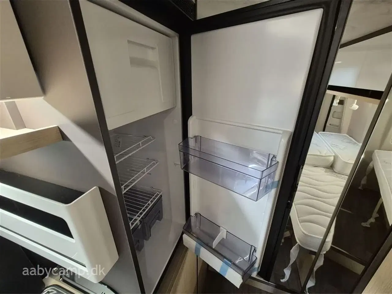 Billede 12 - 2026 - Autostar van 630LJ Design Edition   Luksus Van. Automatgaer. lædersæder.  Alufælge,  langsgående senge.