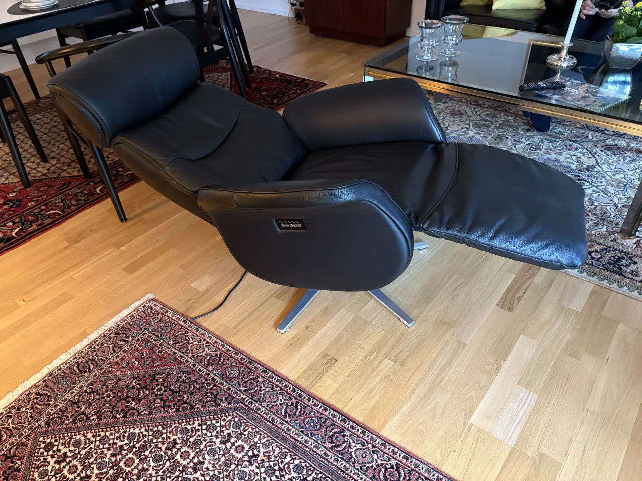 Billede 2 - Læder lænestol med fodskammel 