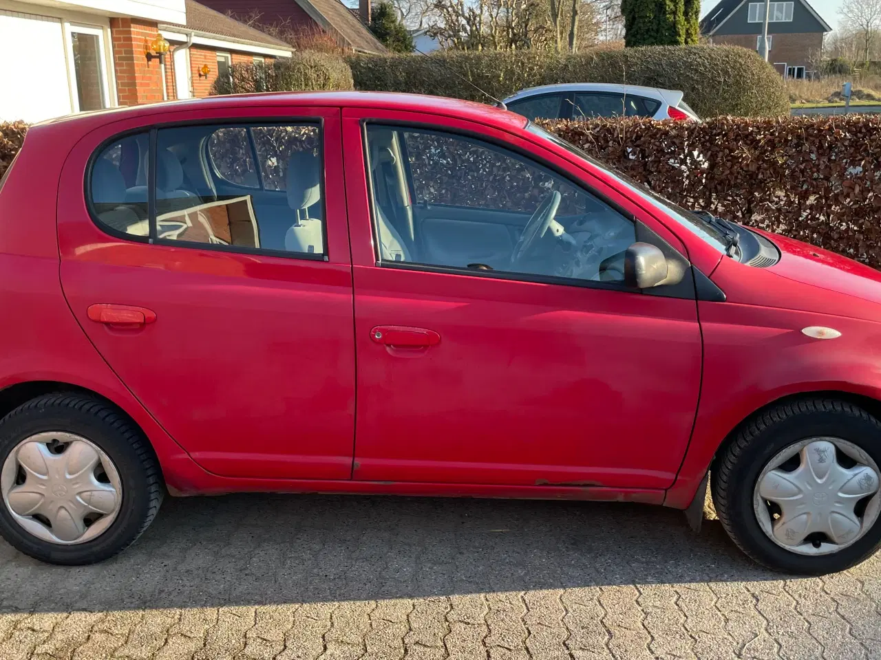 Billede 3 - Velholdt Toyota Yaris med automatgear sælges