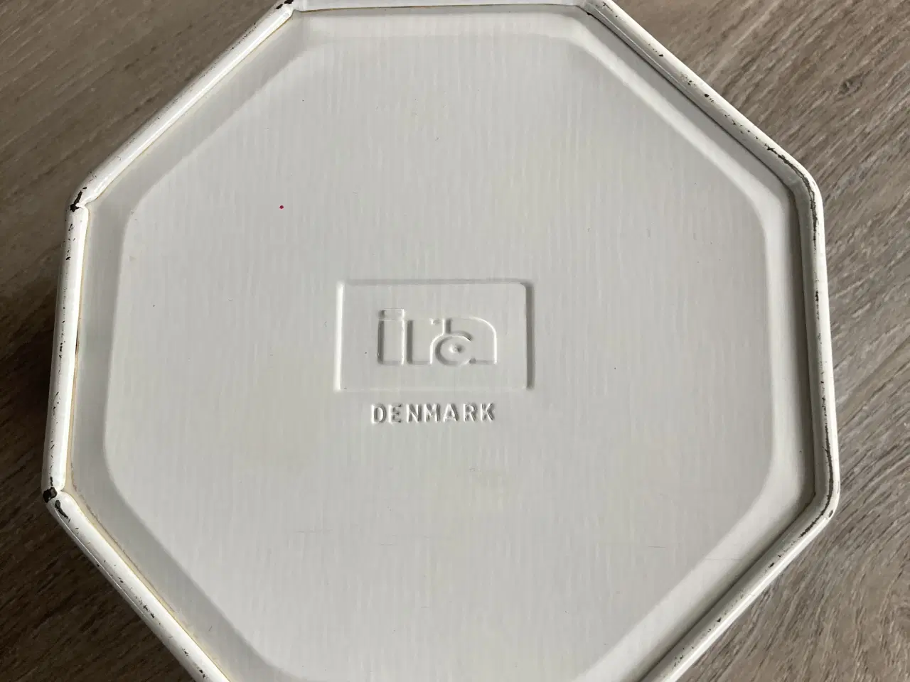 Billede 4 - Ottekantet metaldåse fra IRA