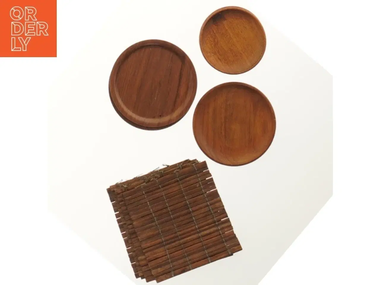 Billede 3 - Sæt af teak glasbrikker / bordskånere (str. Ø 9,5 cm og Ø 7,5 cm og 11x10 cm)