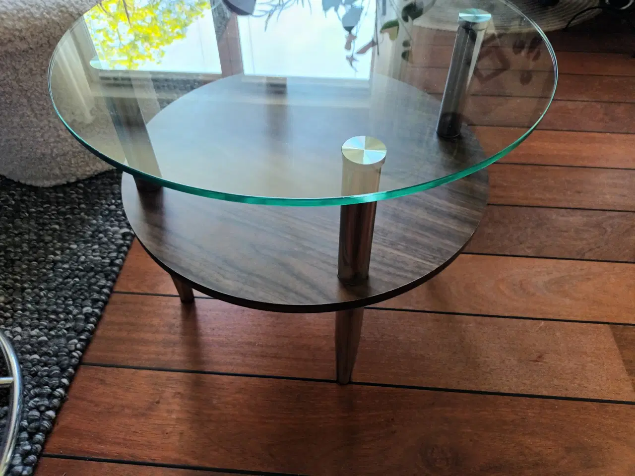 Billede 2 - 2 Runde sofa bord med glas
