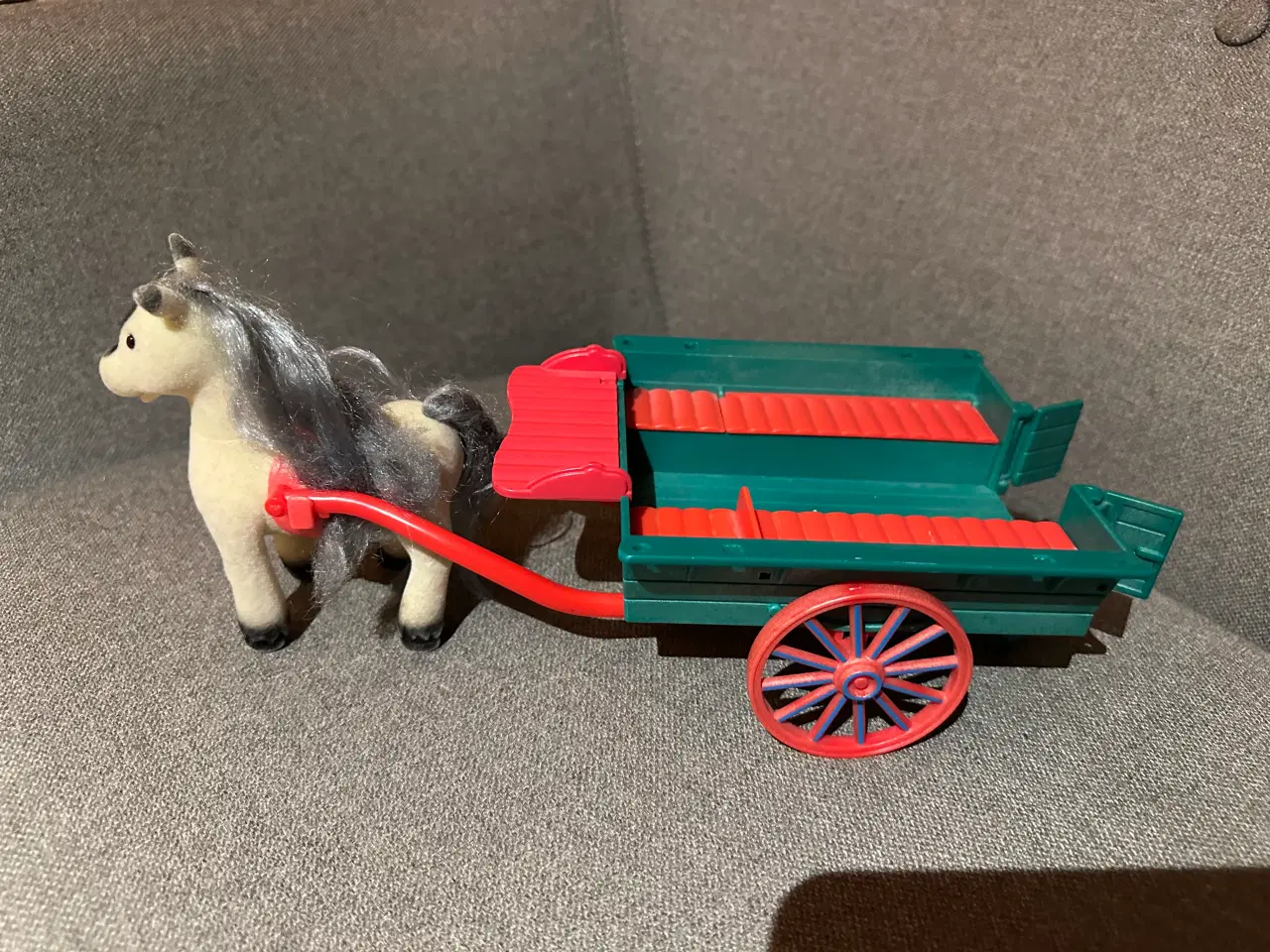 Billede 6 - Sylvanian børnehave med inventar, bil, figurer 