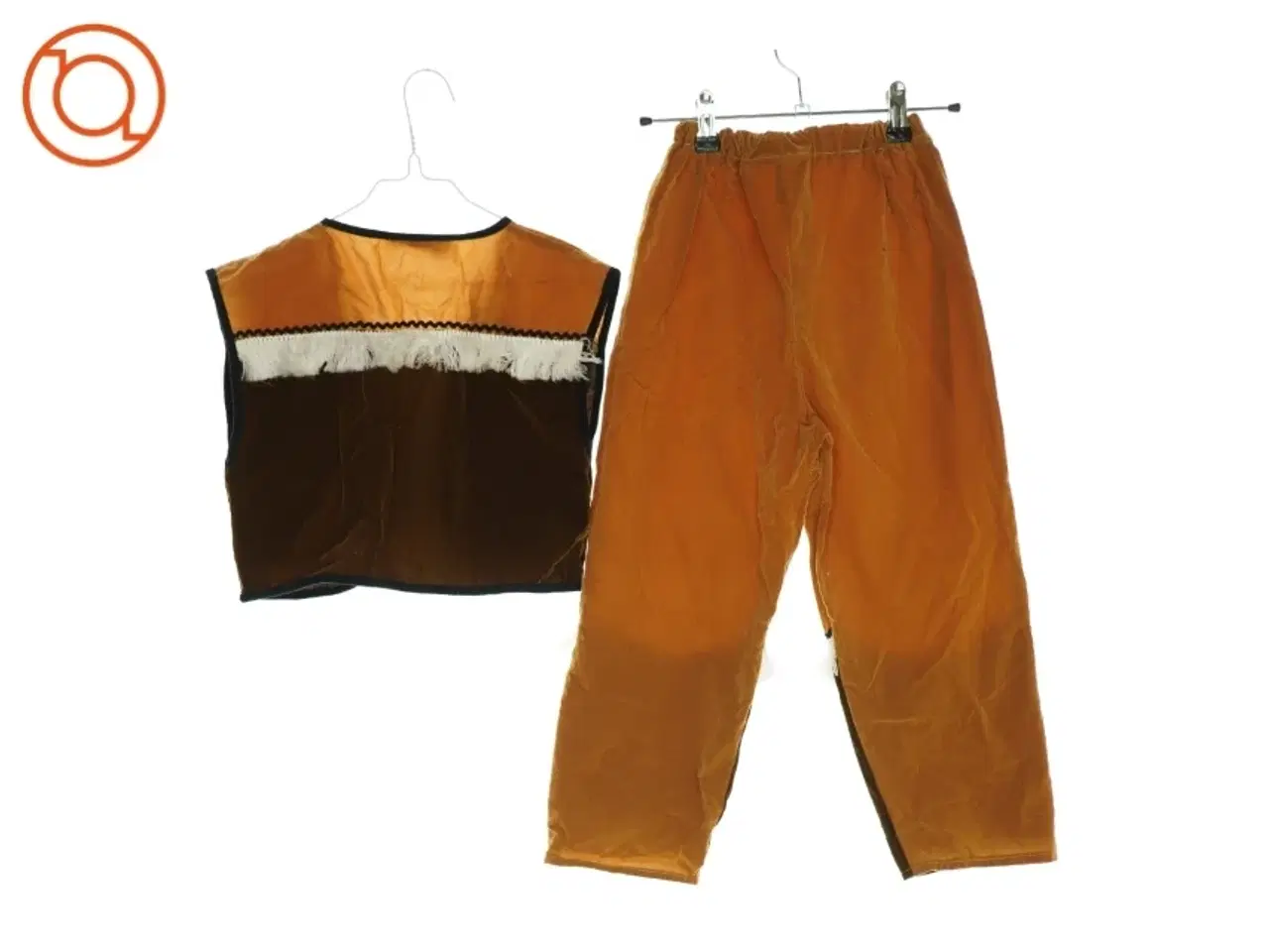 Billede 2 - udklædning. Sæt med vest og bukser fra Ukendt (str. 116)
