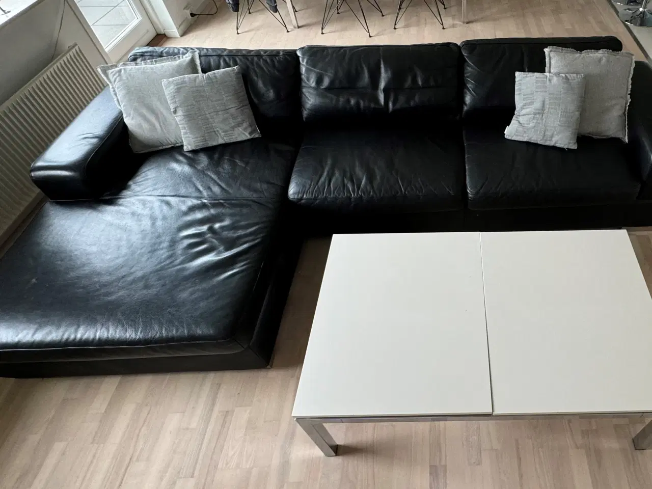 Billede 1 - Læder sofa, med bred chaiselong