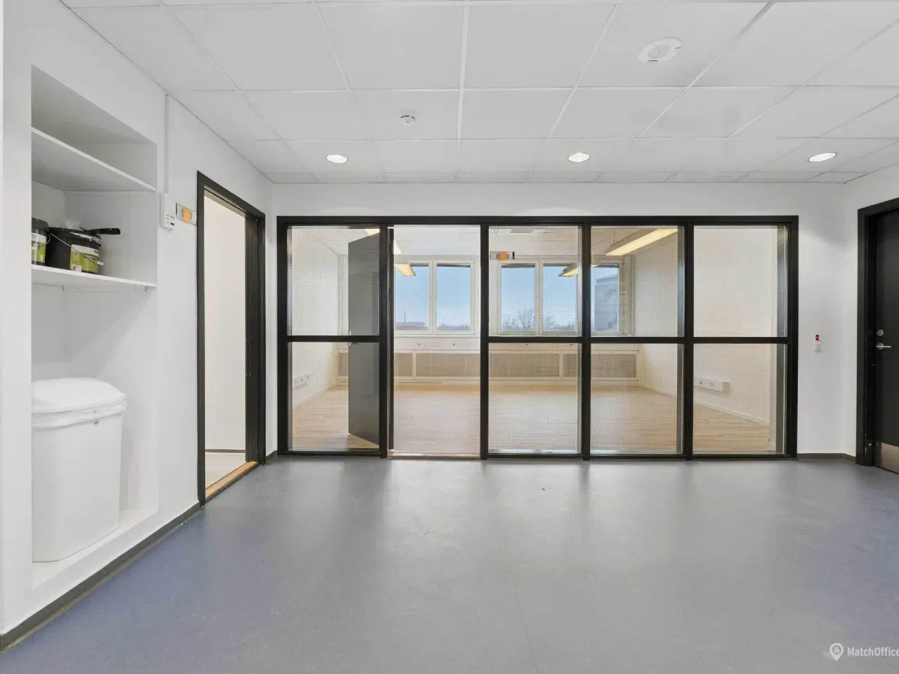 Billede 12 - Moderne og lyst laboratorium med kontor tæt på metro