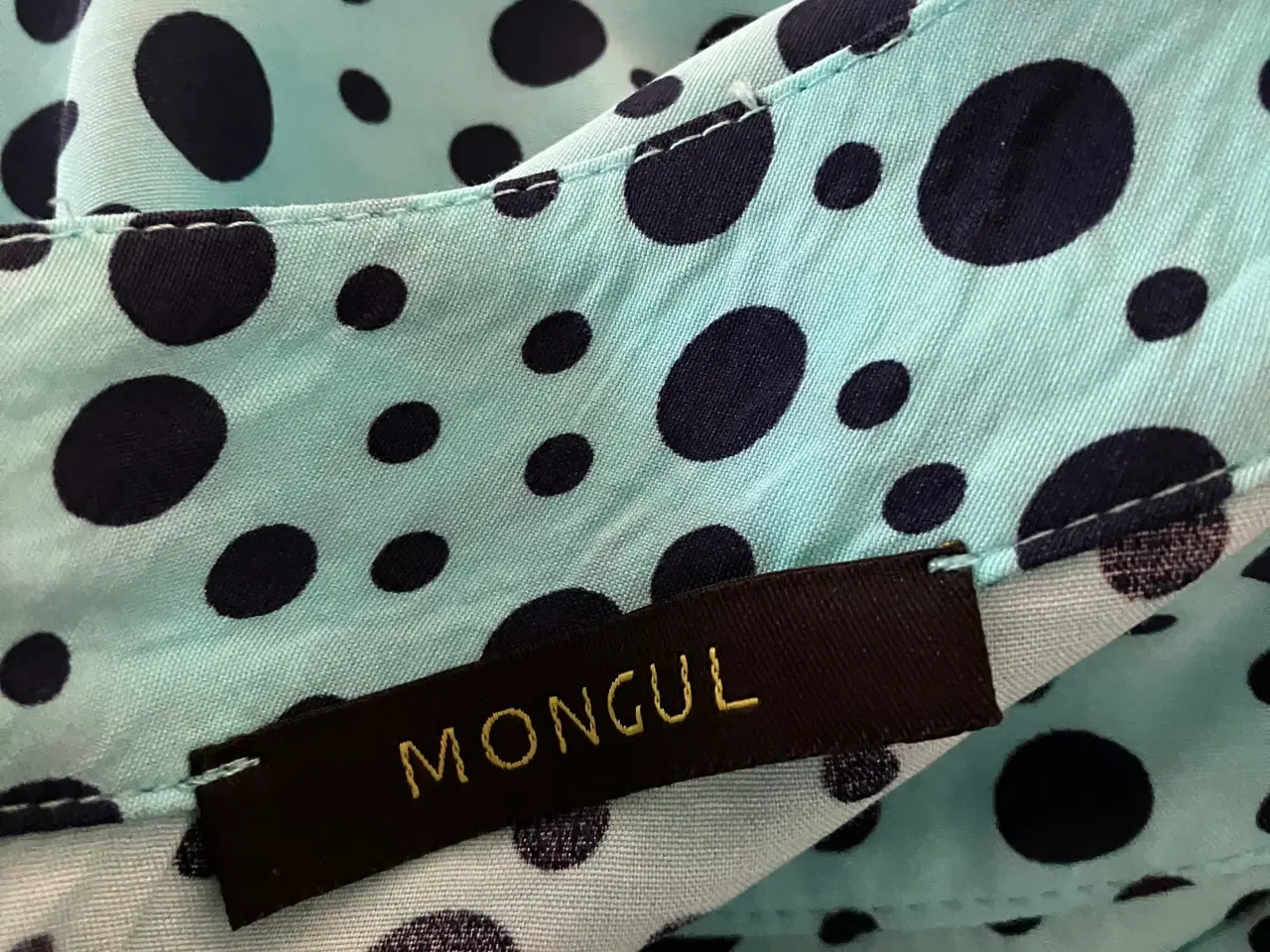 Billede 4 - Bluse fra Mongul,  str L, let og med rynkedetalje 