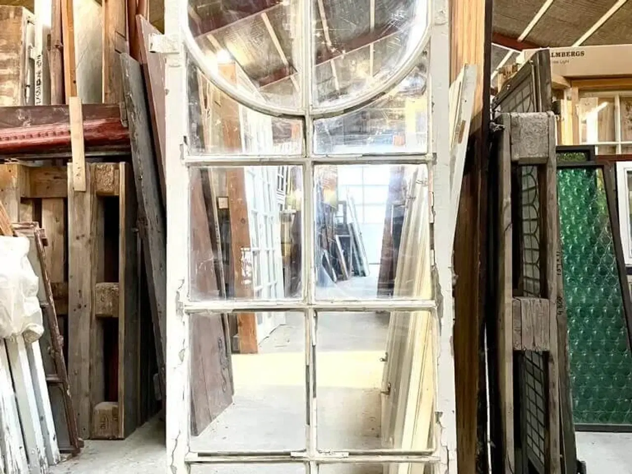 Billede 1 - Sjælden, buet vinduesramme m. 10 ruder