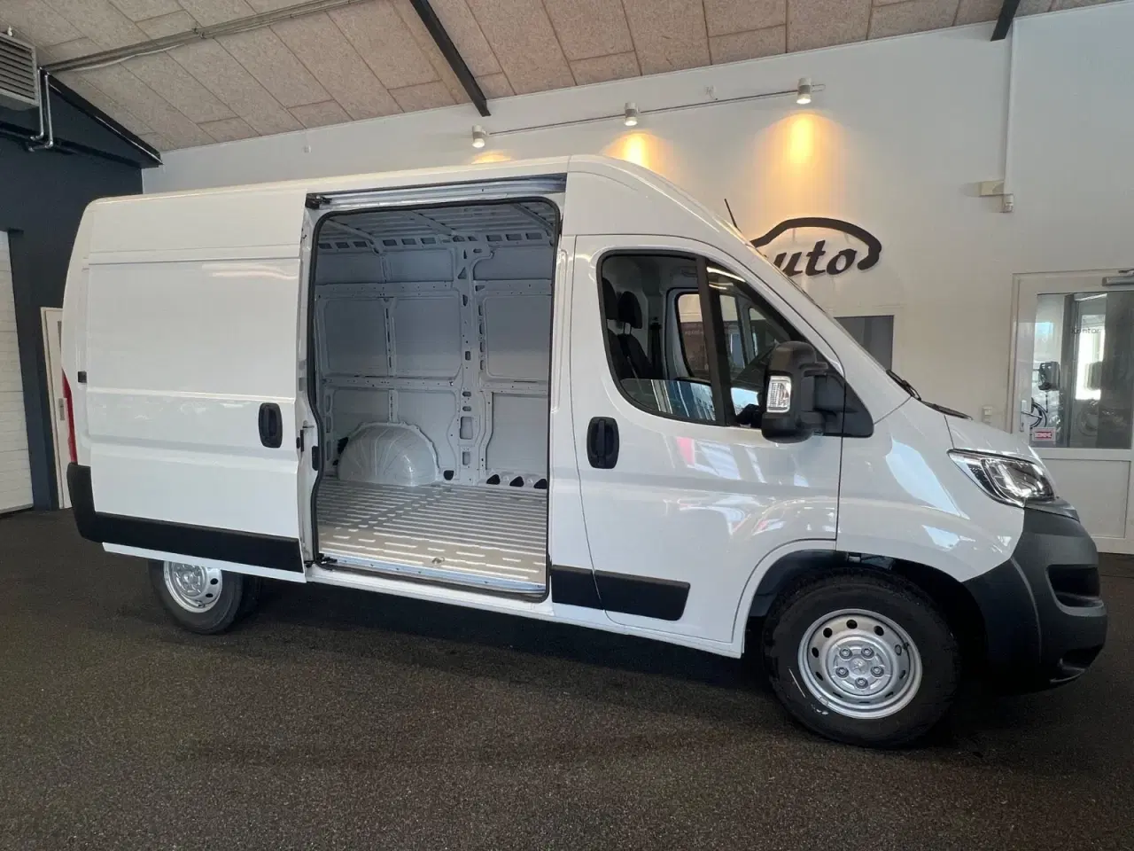 Billede 3 - Peugeot Boxer 435 2,2 BlueHDi 165 L2H2 Premium