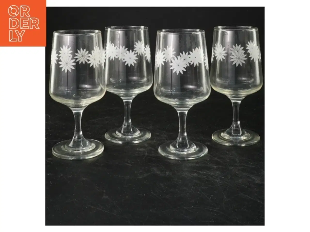 Billede 1 - Sæt af glas med blomsterdesign (str. 15x6 cm)