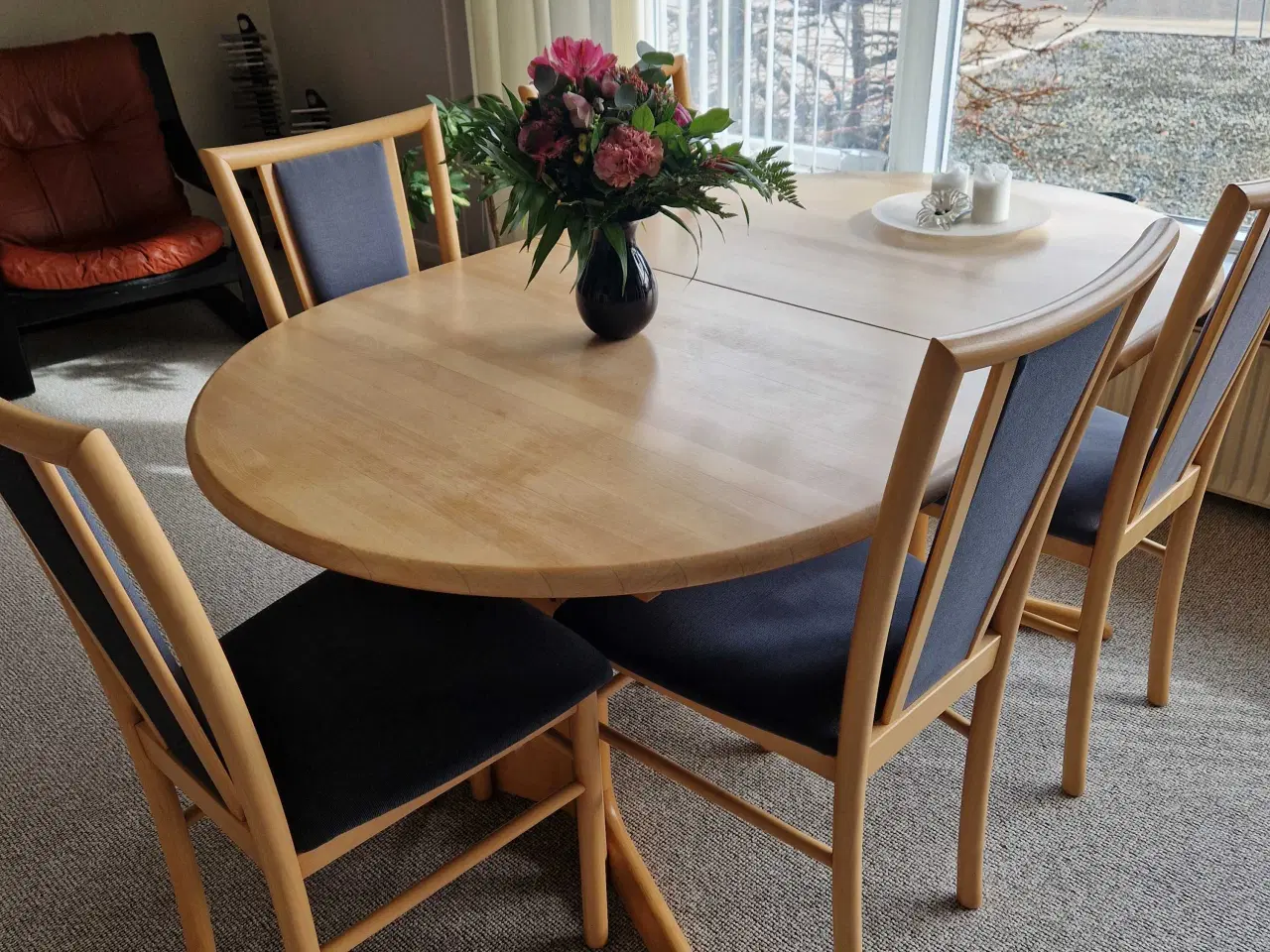 Billede 2 - Skovby bord med 6 stole.
