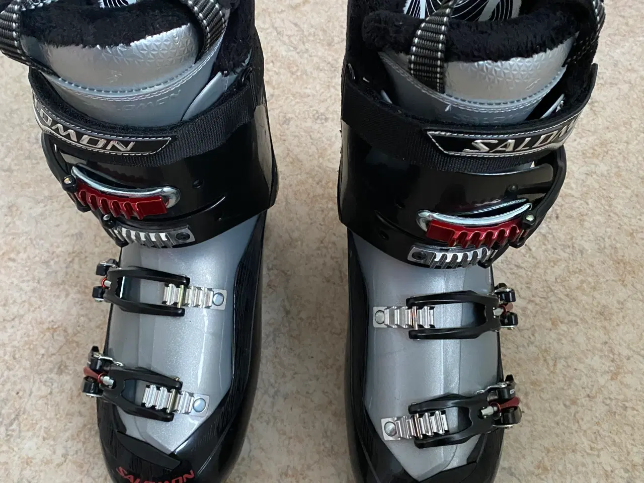 Billede 4 - Alpine ski, stave og støvler af mærket SALOMON