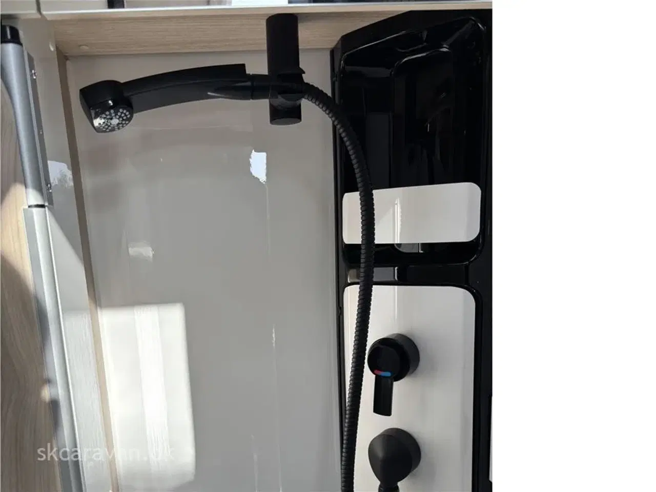 Billede 13 - 2026 - Hobby De Luxe 460 SFf   Kamapagne vogn med meget udstyr