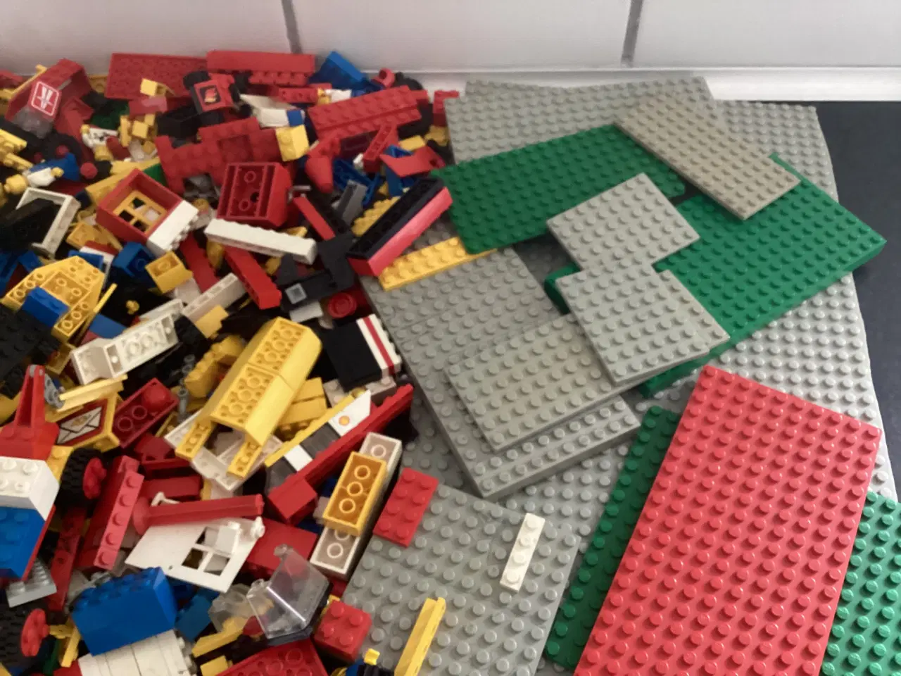 Billede 3 - Masser af lego og mange plader