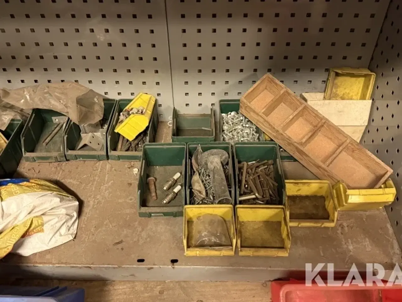 Billede 10 - Værkstedsindretning med indhold