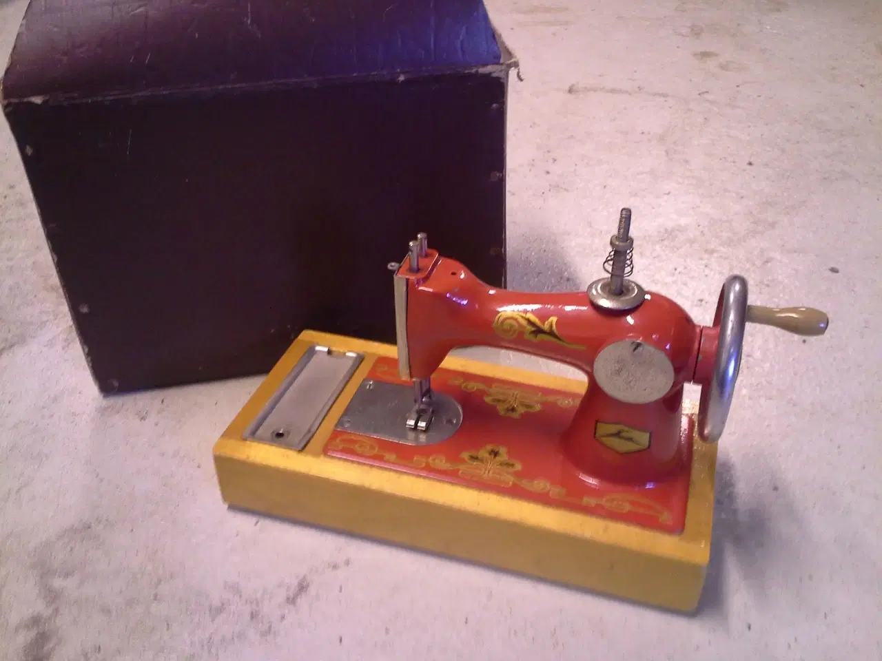 Billede 1 - legetøjssymaskine