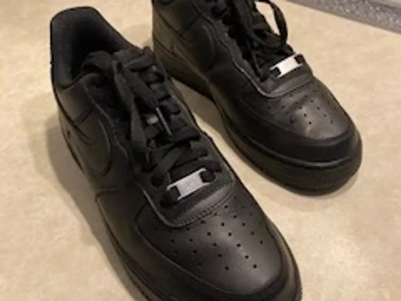 Billede 1 - Sneakers, herre, model Nike Air Force 1