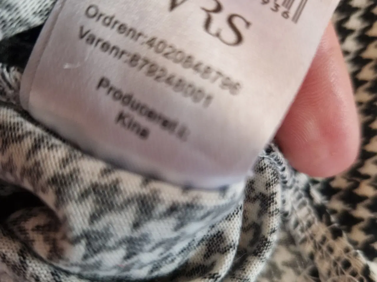 Billede 4 - VRS sort og hvid bluse, størrelse S