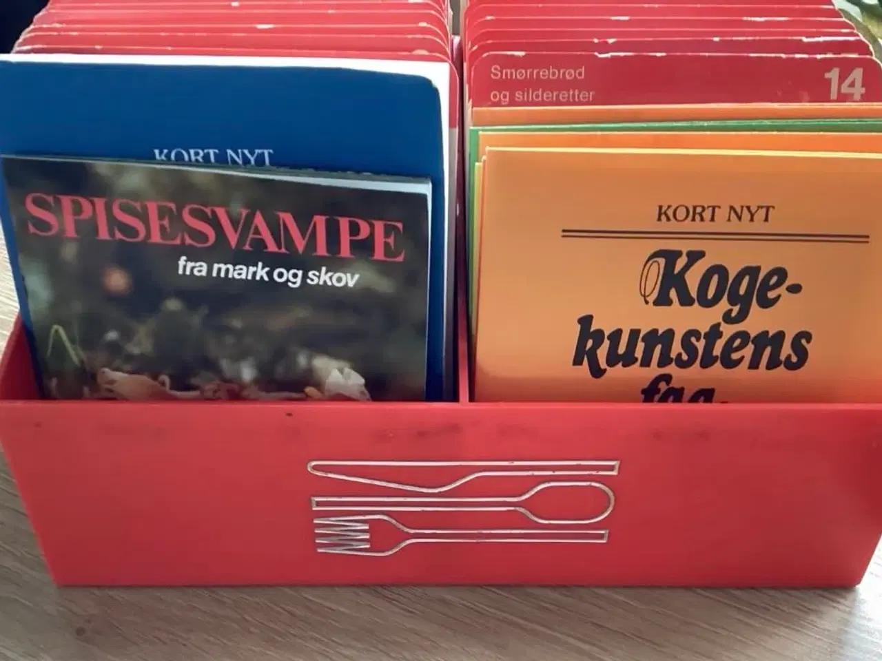 Billede 11 - Hjemmets opskrifter i kasse/boks