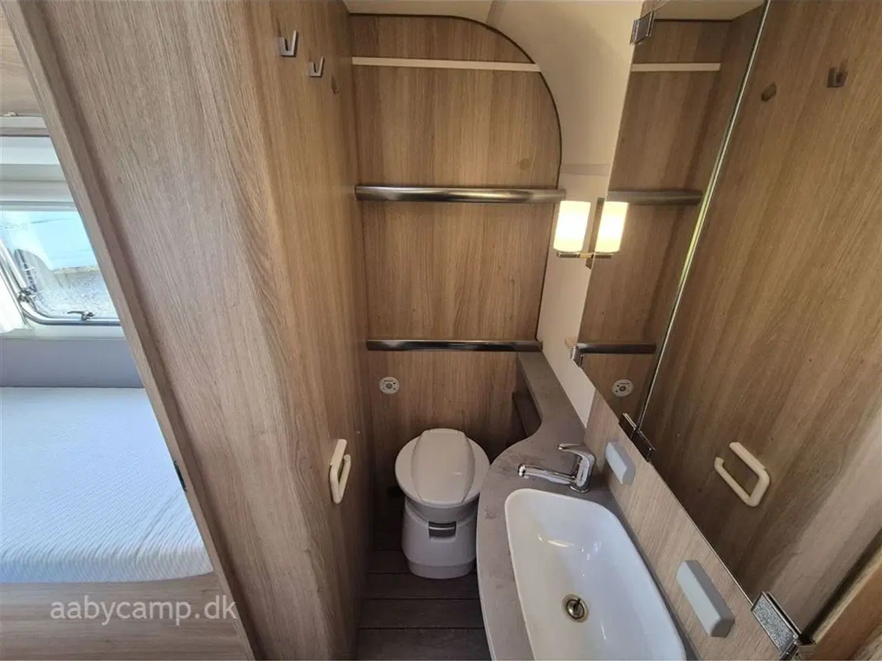 Billede 18 - 2018 - Knaus Sky TI 700 MEB Automatgear. Solceller. Batteri. cykelstativ. Elektrisk indgangstrin. Elektrisk Markise. Anhængertræk. KUN 35,700 KM!!!