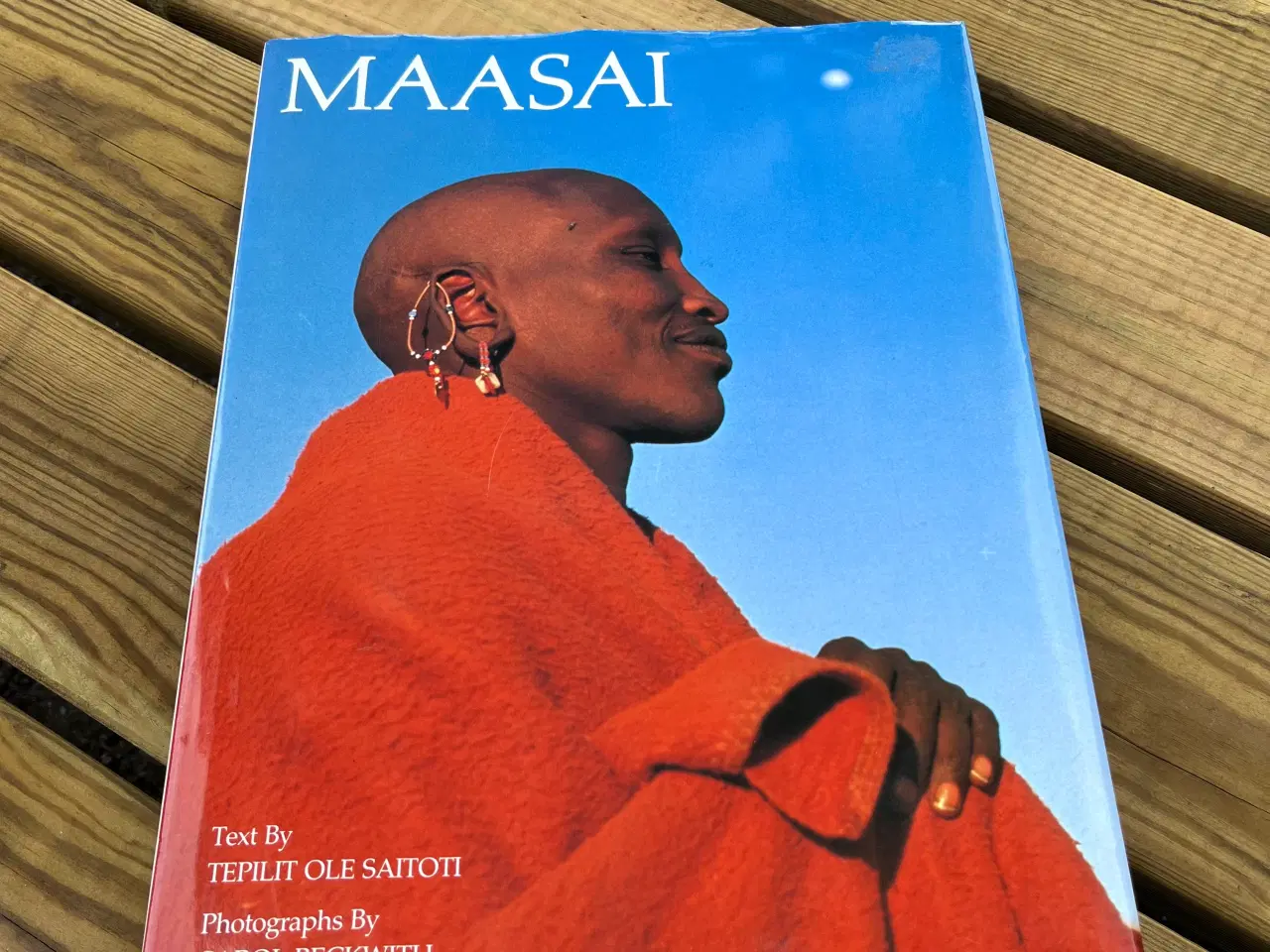 Billede 1 - Bog om Maasai. 