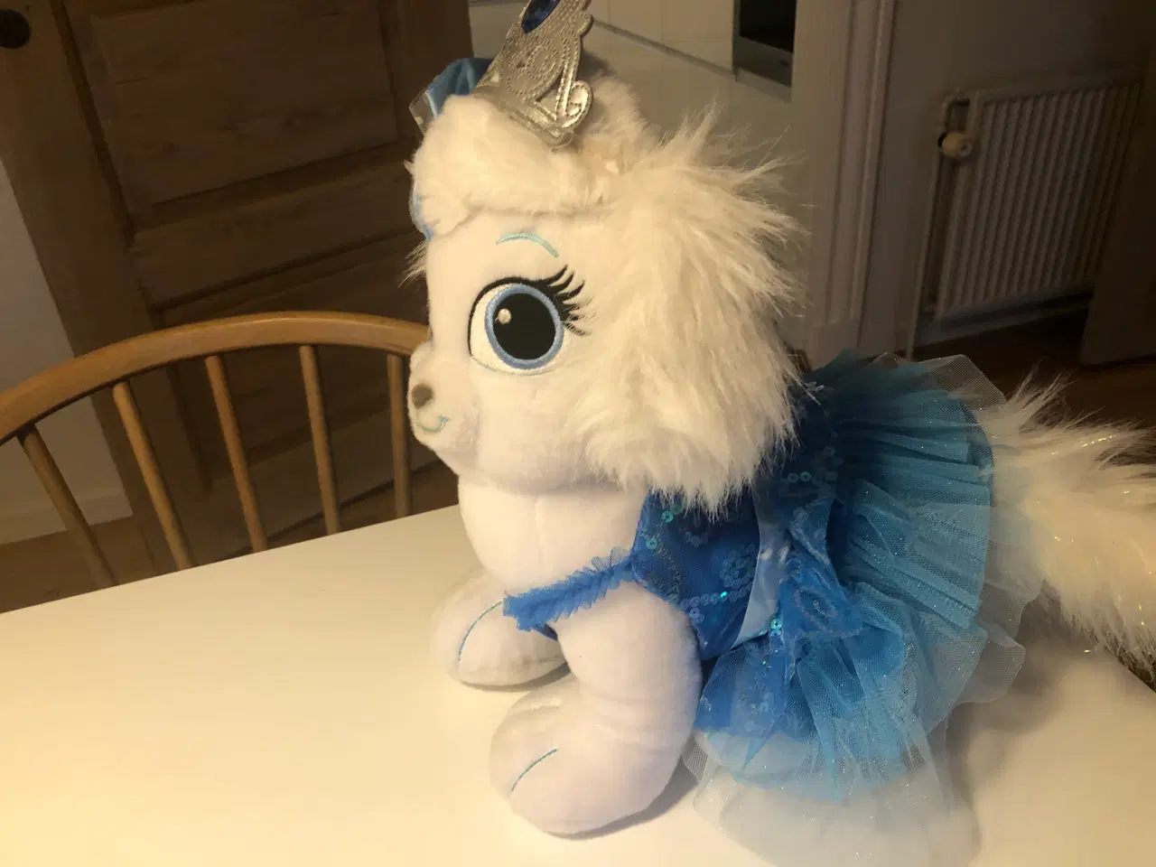 Billede 3 - Flot BuildABear bamse i hvid med blåt tøj