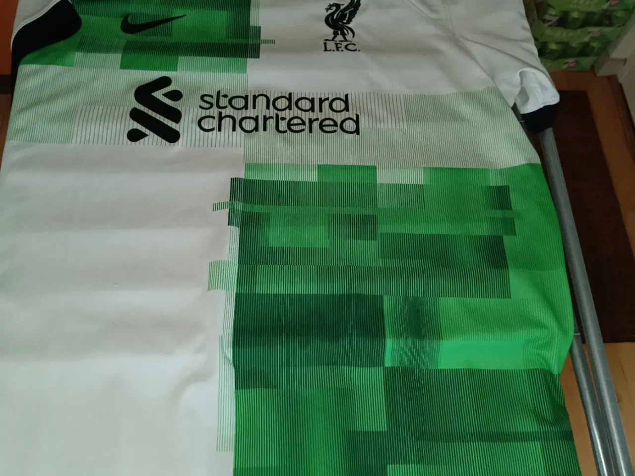 Billede 2 - Liverpool udebane t-shirt + shorts