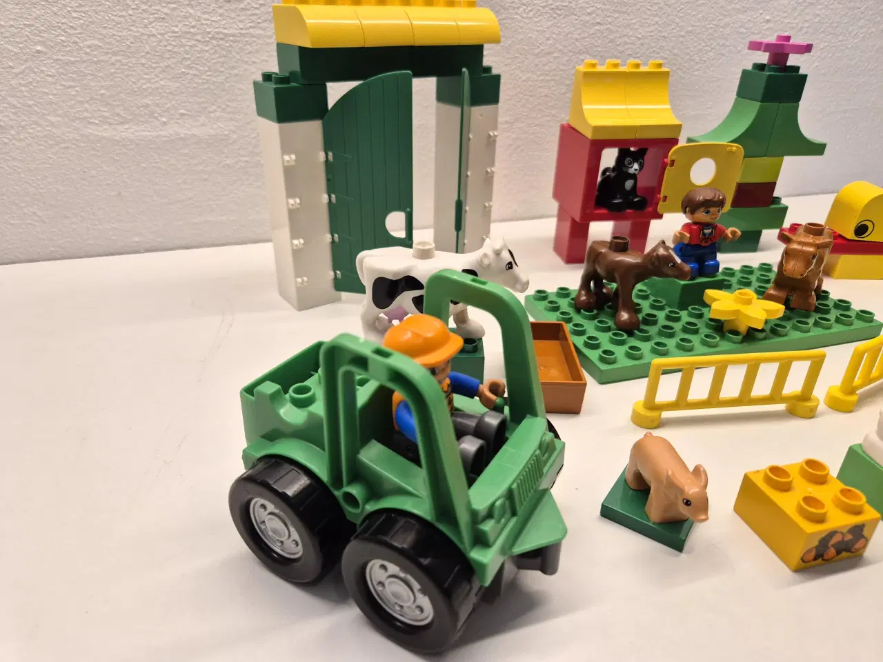Billede 2 - Duplo Bondegård, Dyr, Traktor samt andet som vist