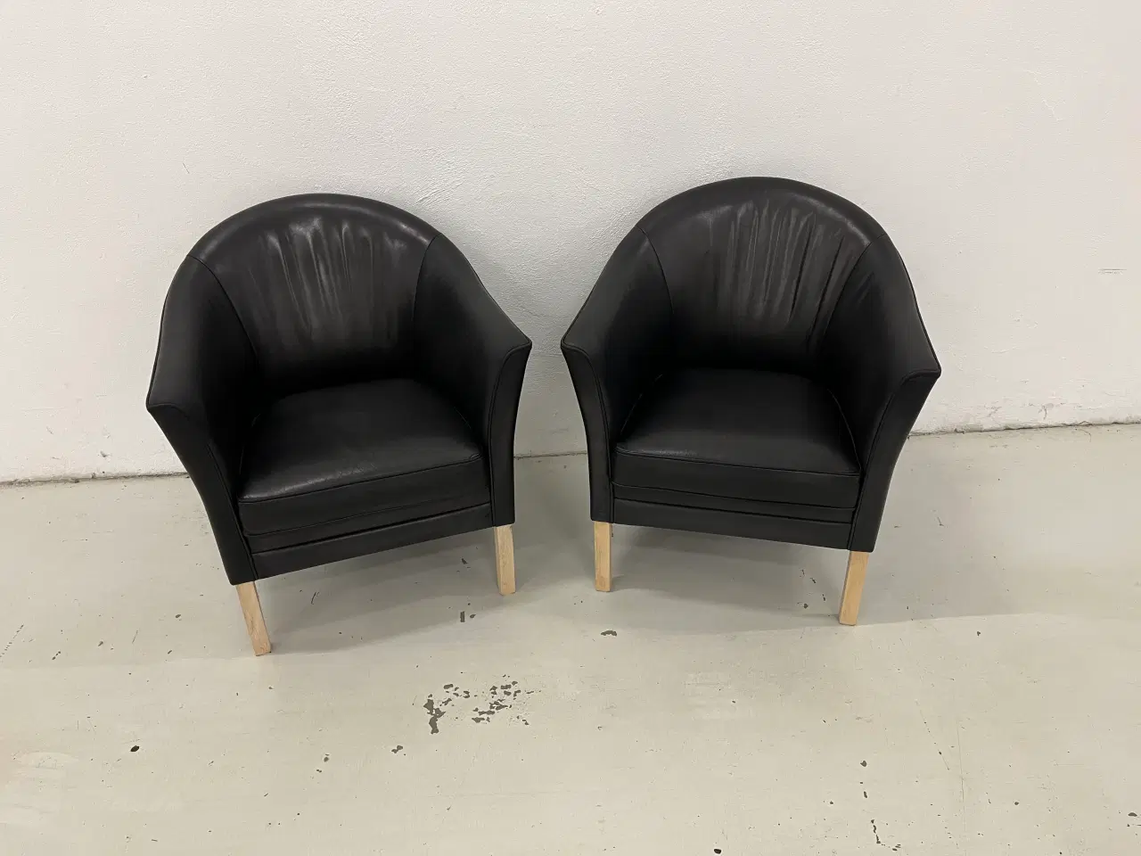 Billede 1 - 2 Mogens Hansen MH80 stole i sort premium læder.