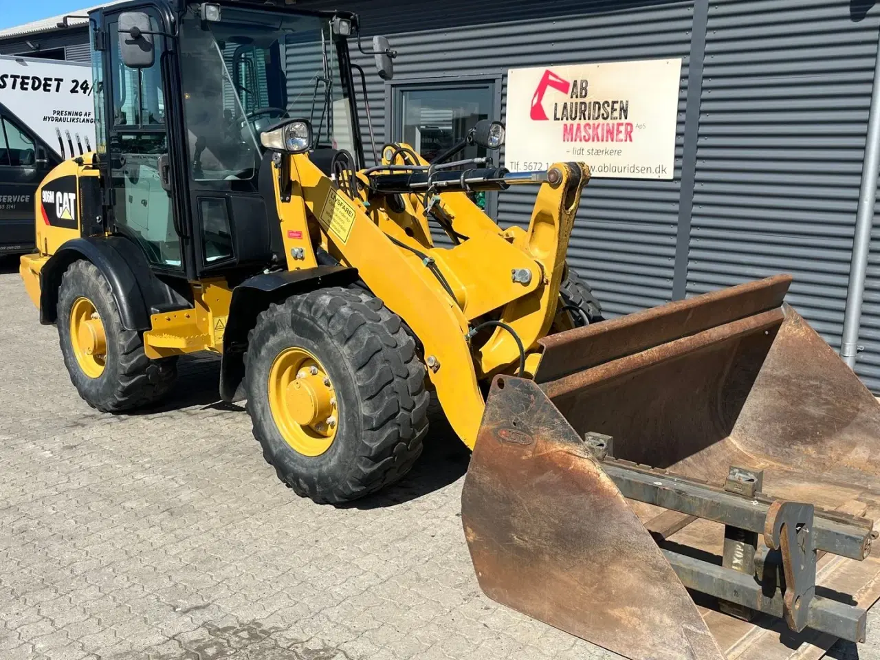 Billede 3 - CAT 906 M med skovl og gafler